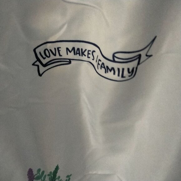 Anna Parade Love Makes Family Apron Lavender Flower Pocket - Picture 3 of 7